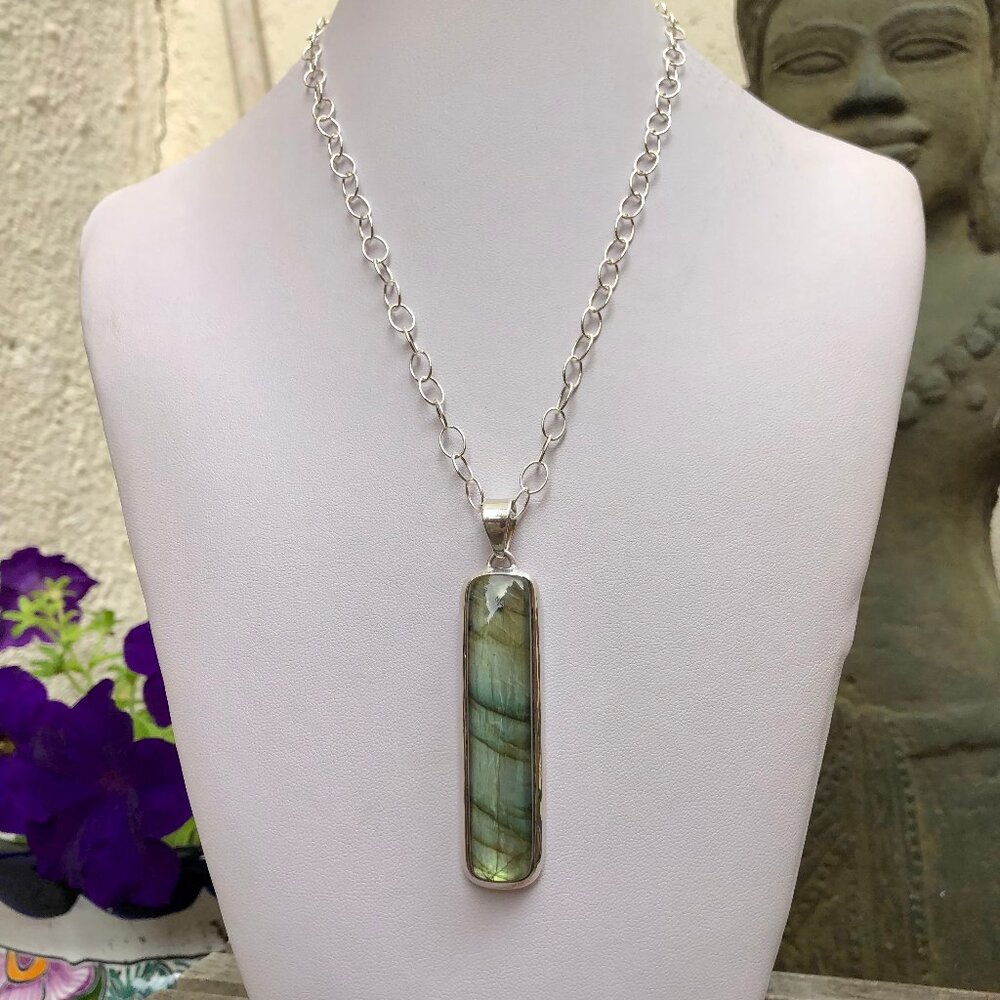 Pale Green Labradorite & Sterling Silver Pendant NWOT